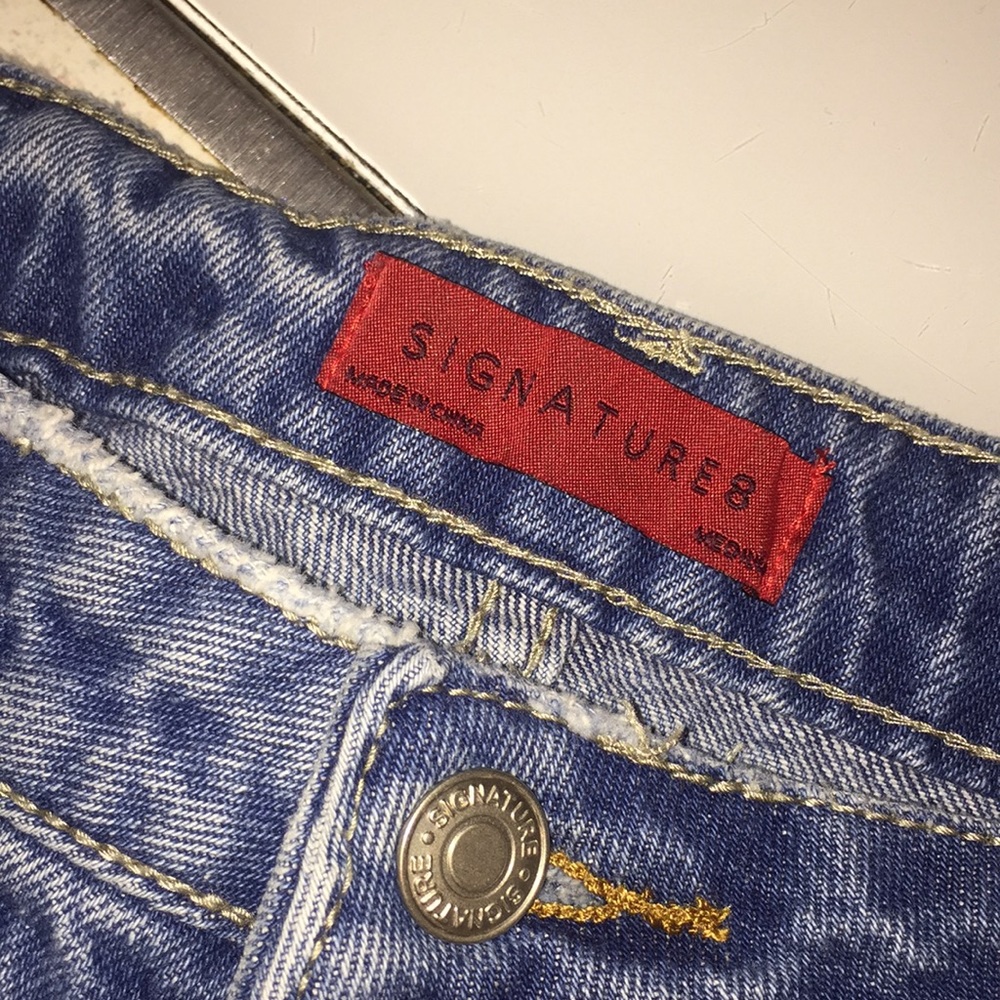 Distressed Jeans! 👖 - Picture 3 of 4